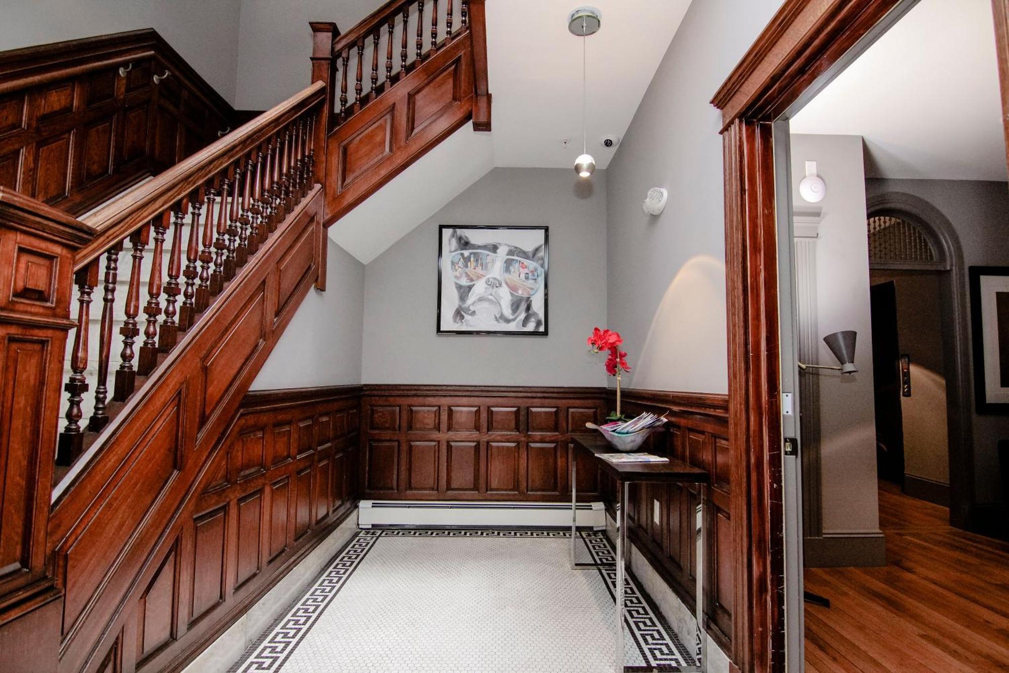A Stylish Stay W/ A Queen Bed, Heated Floors.. #34 Brookline Exterior photo