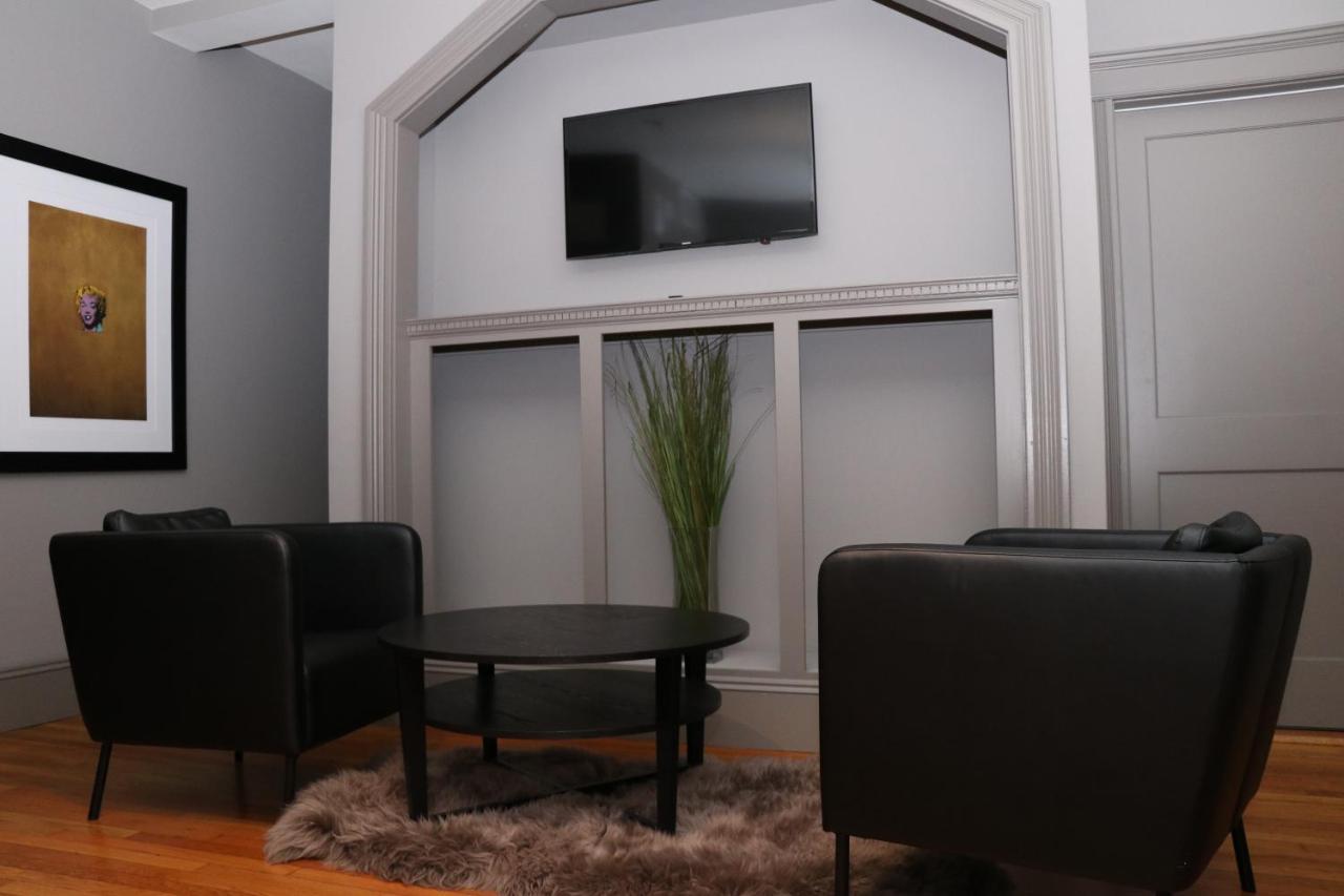A Stylish Stay W/ A Queen Bed, Heated Floors.. #34 Brookline Exterior photo